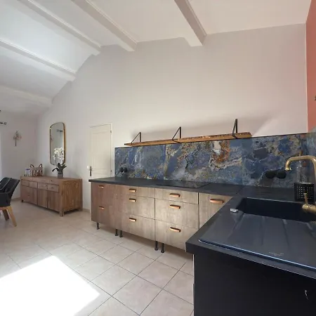 فيلة A 5 Min De La آجد