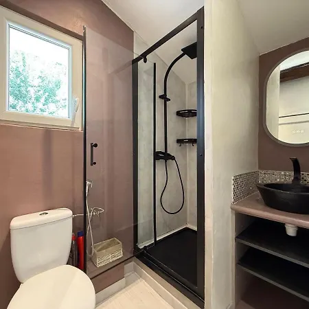 A 5 Min De La * Agde