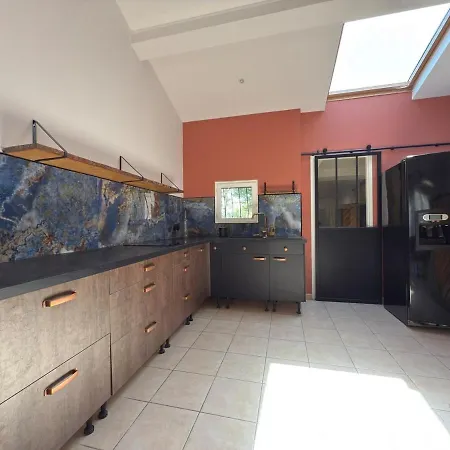 Willa A 5 Min De La *