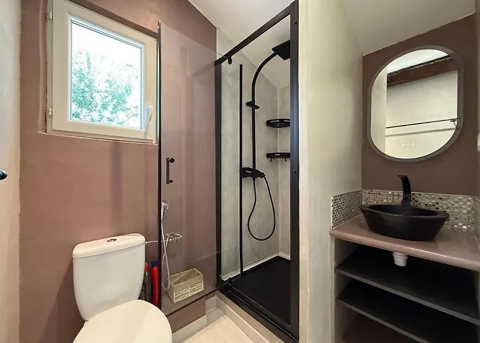 A 5 Min De La * Agde