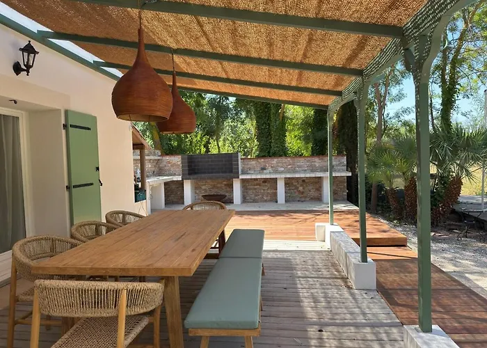 A 5 Min De La * Agde