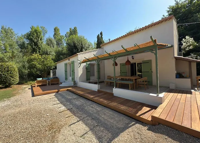 A 5 Min De La * Agde