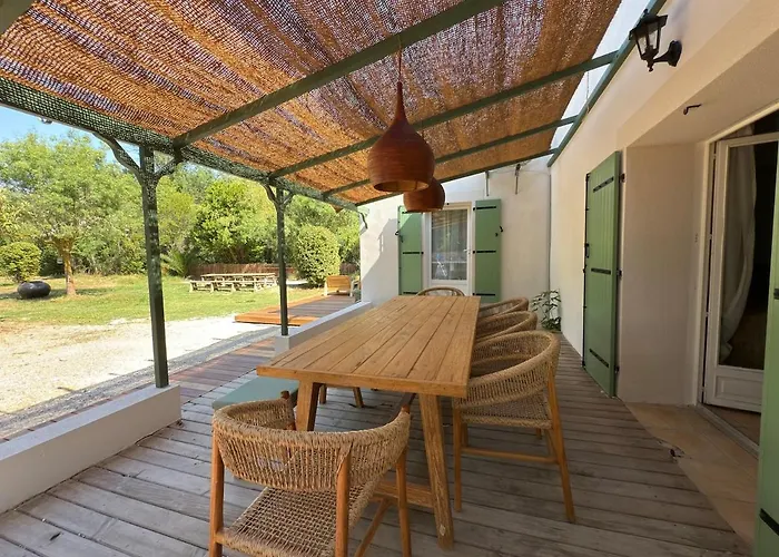 A 5 Min De La * Agde