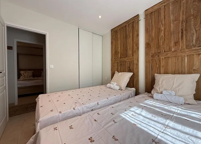 A 5 Min De La Villa *